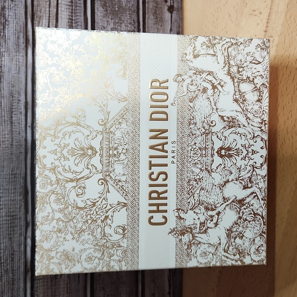 Dior holiday box - Picture 3 of 12